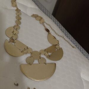 Elegant Gold Statement Necklace